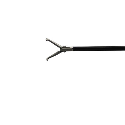 Ιατρικό ενδοσκοπικό Laparoscopic που πιάνει τις λαβίδες